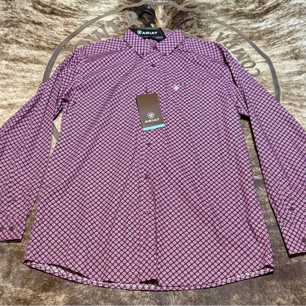 Men’s Ariat Pink Casual Button Down Shirt with Geometric Design size Large